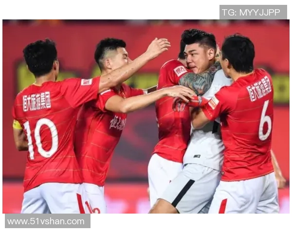 2017年上港与恒大巅峰对决回顾：激情四溢的中超经典之战